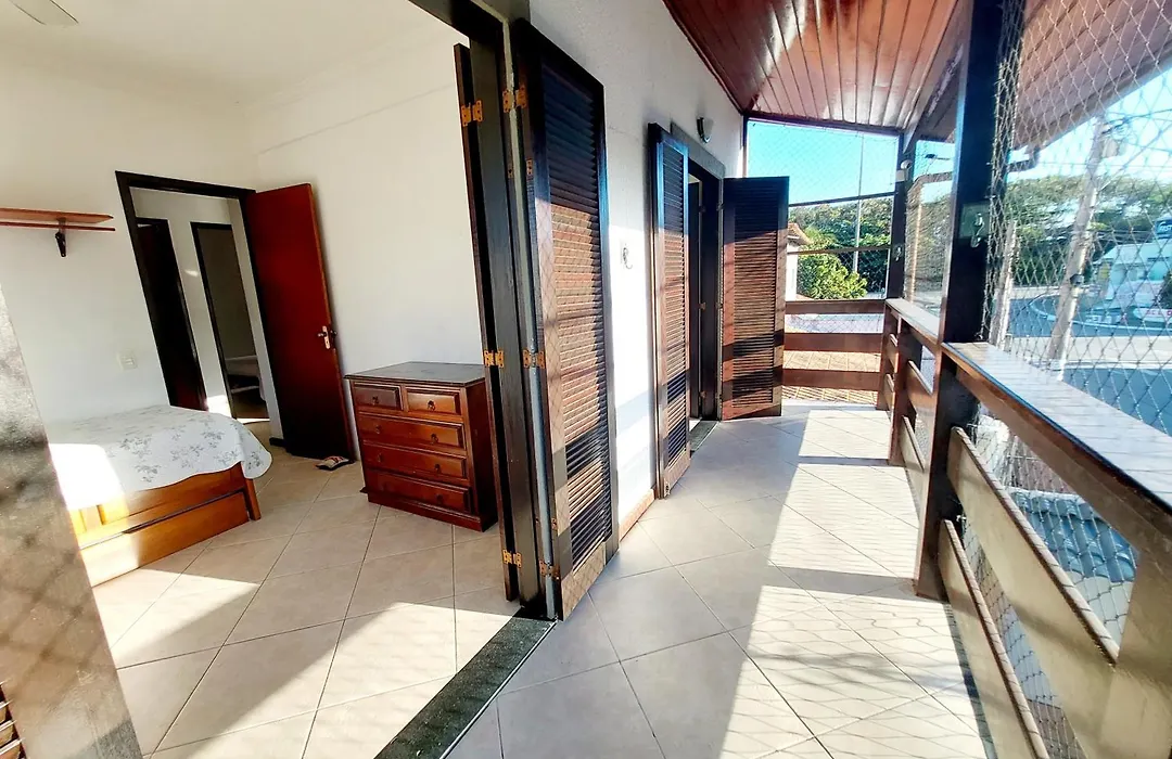 Espaçosa Casa Alto Padrão para Famílias em Cabo Frio-1
